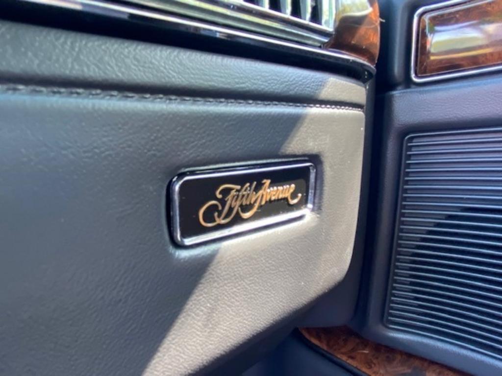 1993 Chrysler New Yorker - Photo 11
