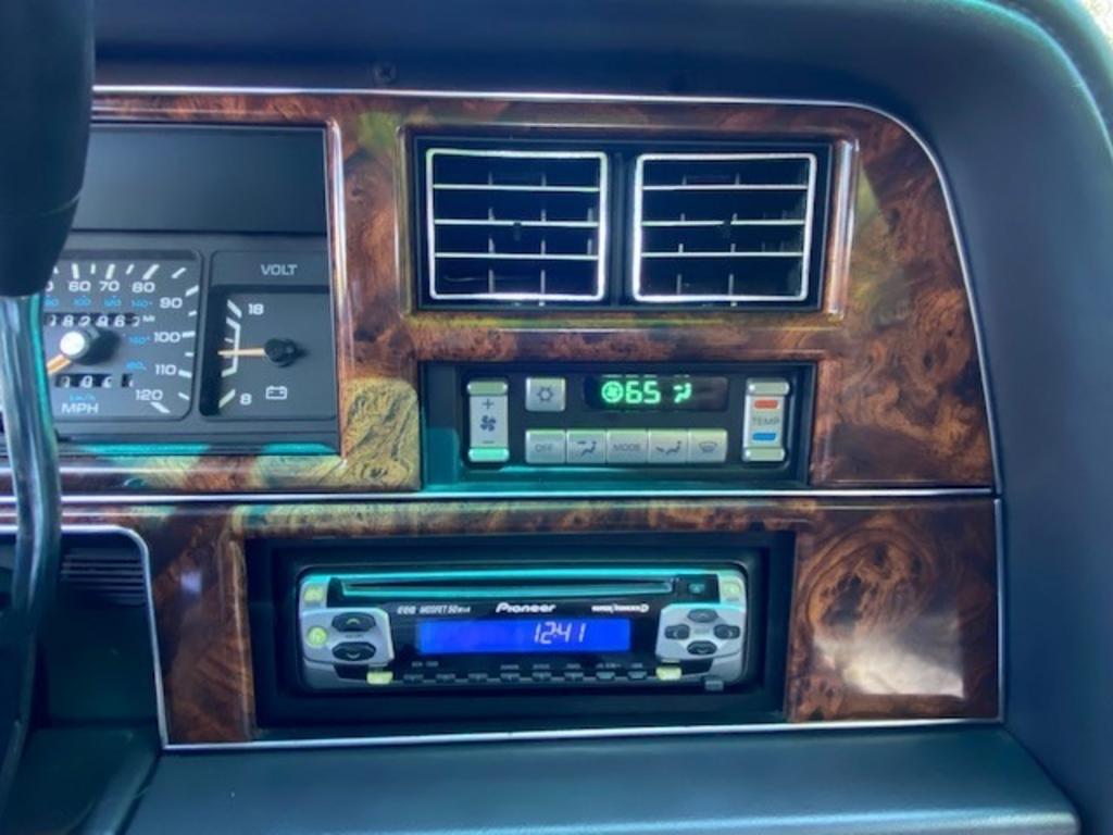 1993 Chrysler New Yorker - Photo 10