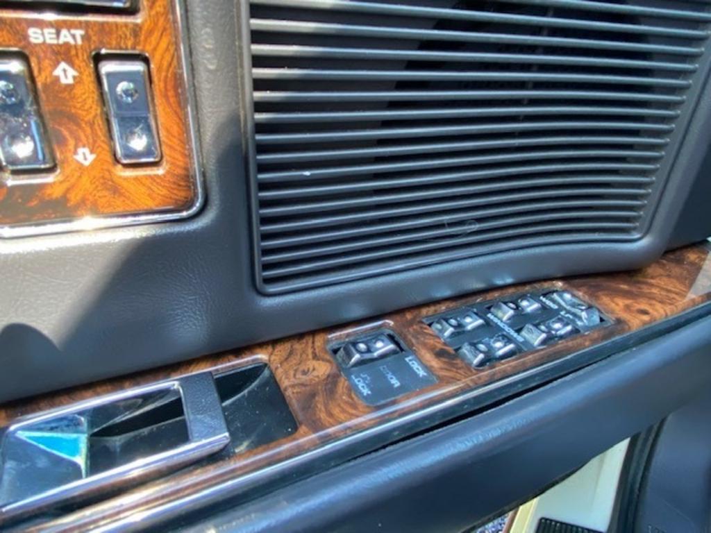 1993 Chrysler New Yorker - Photo 7