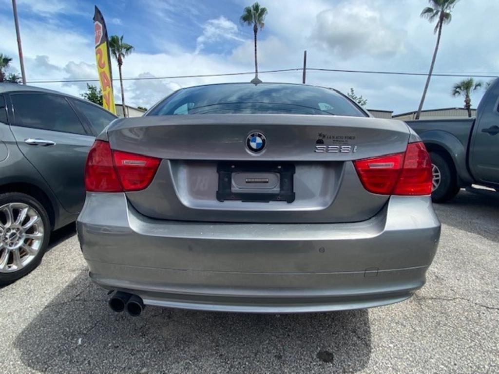 2010 BMW 3 Series 328i photo 4