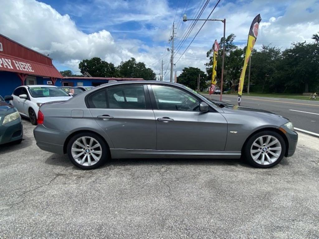 2010 BMW 3 Series 328i photo 3