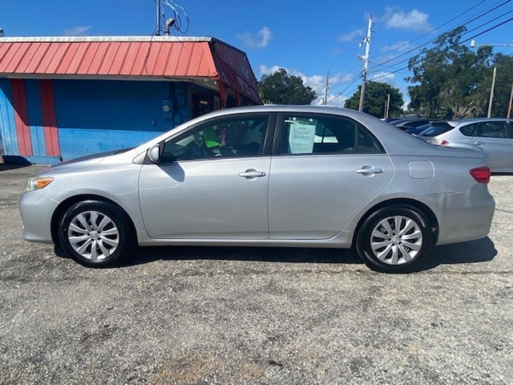 2013 Toyota Corolla LE photo 3