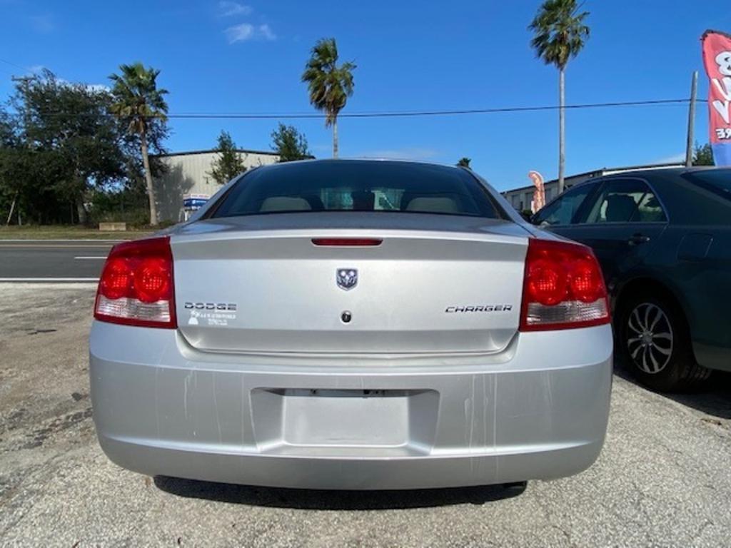 2010 Dodge Charger SE photo 4