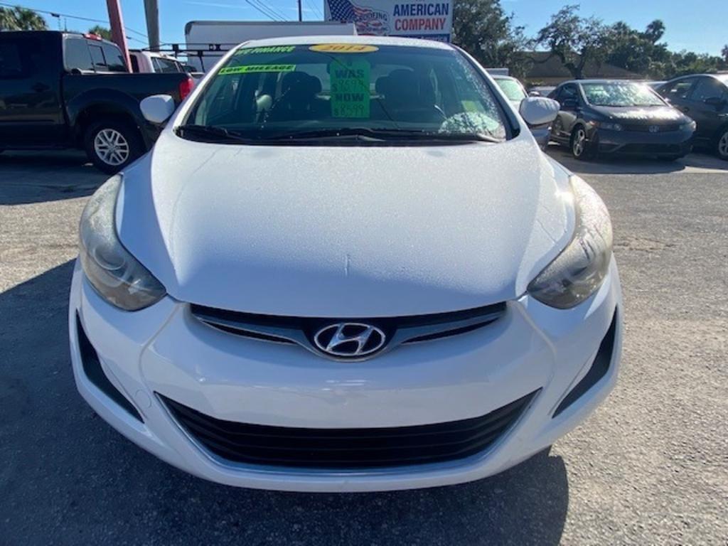 2014 Hyundai Elantra SE photo 2